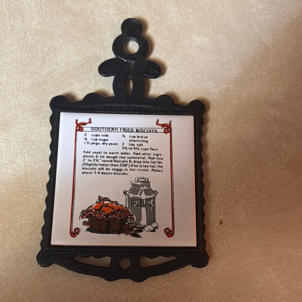 Vintage Southern friend biscuit tile with metal wall hanging made in Taiwan